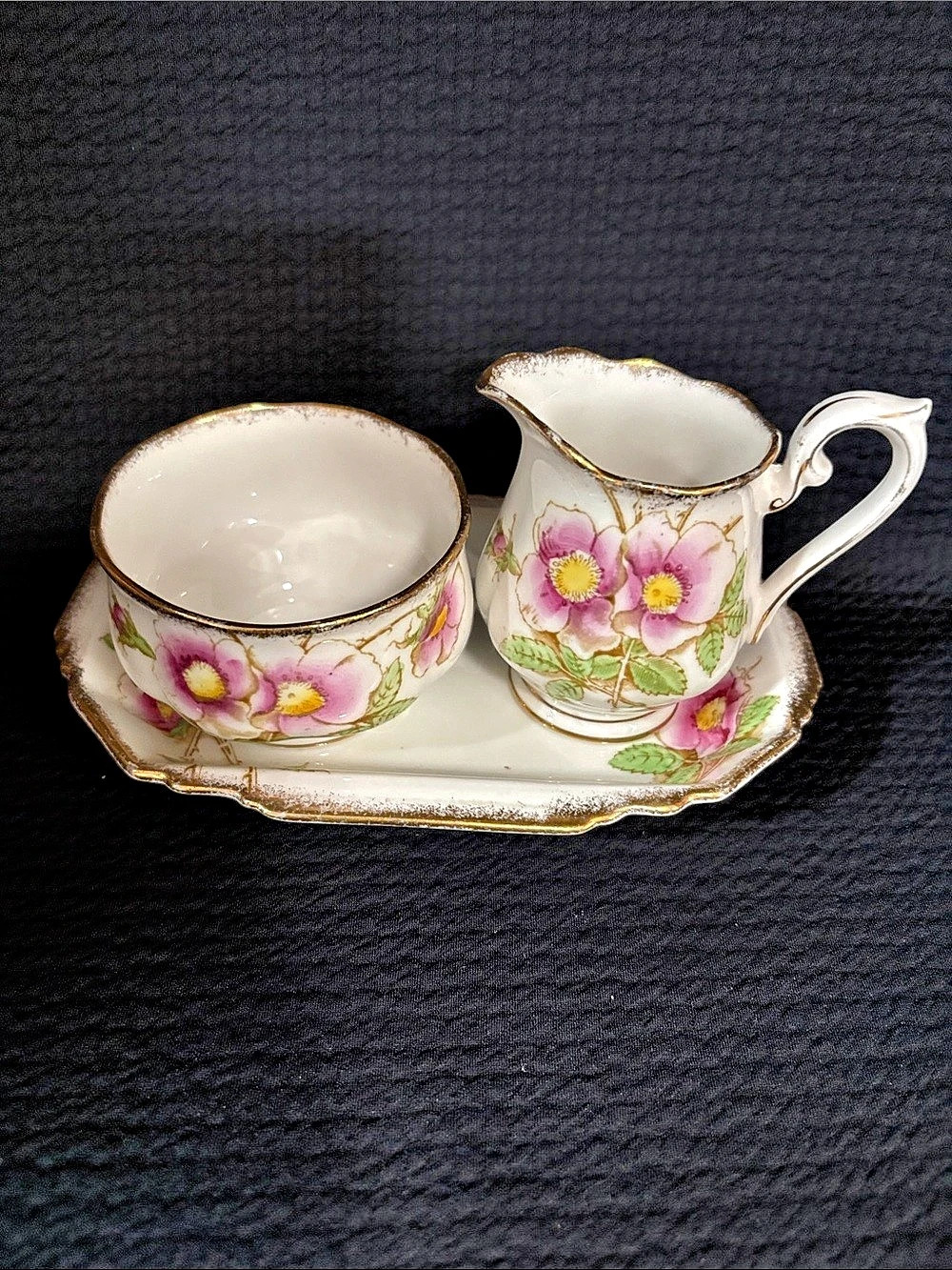 Royal Albert Wild Rose Floral Tea Set in White & Pink. 4 pieces. So sweet! - Picture 2 of 12